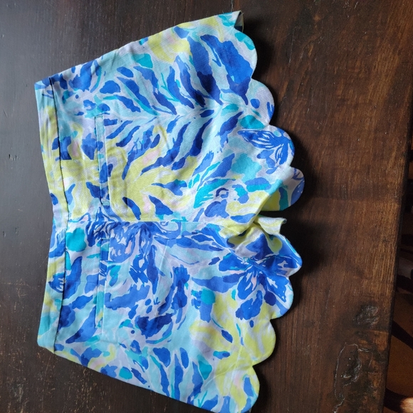 Beautiful Lily Pulitzer Shorts - Picture 4 of 7